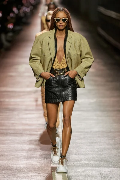 Look 12